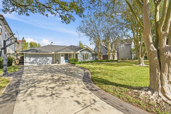 Building Photo - 4600 Huisache St