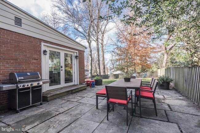 Building Photo - 6007 Welborn Dr