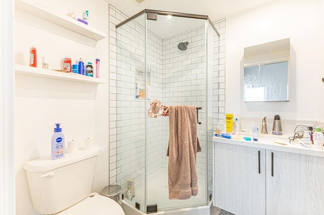 Building Photo - 5055 Lincoln Ave