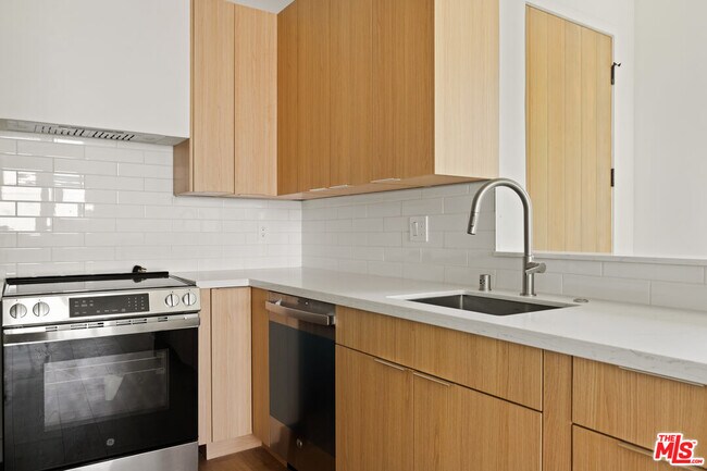 Building Photo - 2671 Benedict St