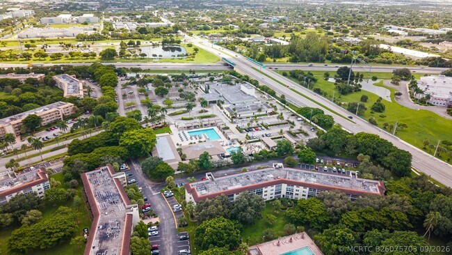 Building Photo - 1105 Bahama Bend