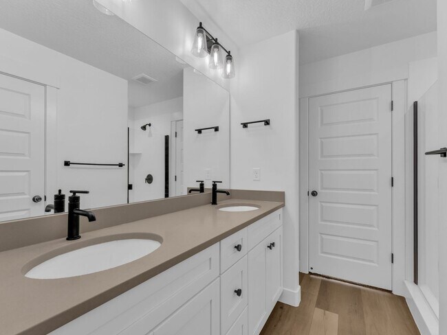 Building Photo - Open and Bright 3 Bedroom 2.5 Bath Townhome in Lehi!