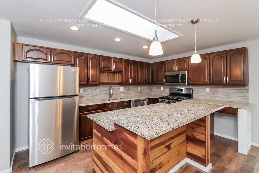 Building Photo - 3635 E Emile Zola Ave