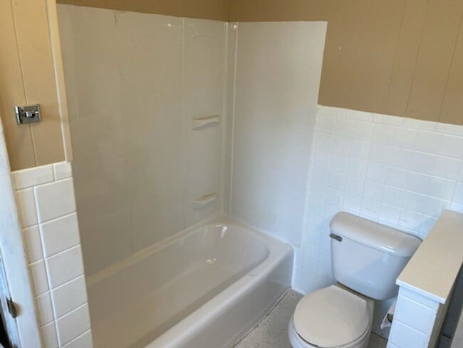 Building Photo - 502 S. Congress