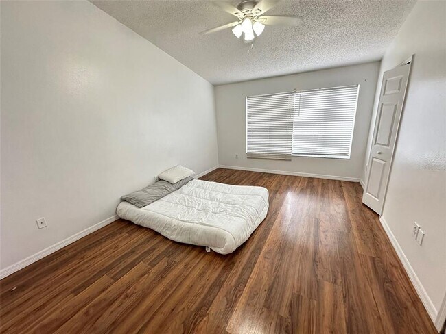 Building Photo - 1317 Costa Mesa Dr