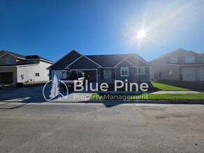 Building Photo - 4589 Blackstone Dr