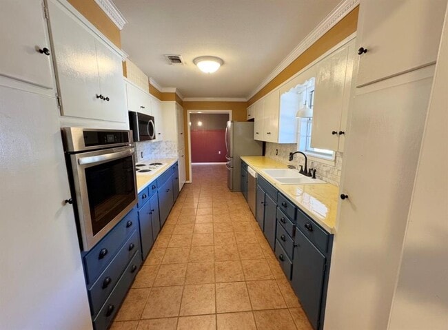 Building Photo - 1225 Lake Terrace Dr