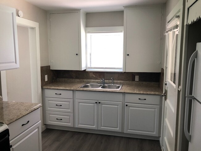 Building Photo - 2/1 Cottage