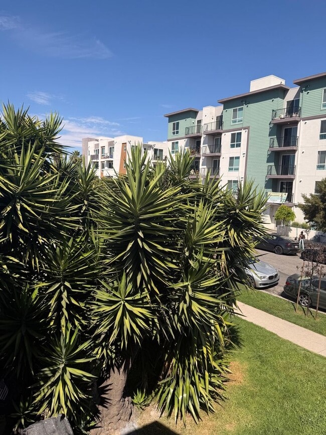 Building Photo - FOR RENT — COMPLETELY REMODELED Apartment