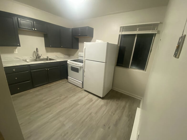 Building Photo - Room in Condo on Alamance Church Rd