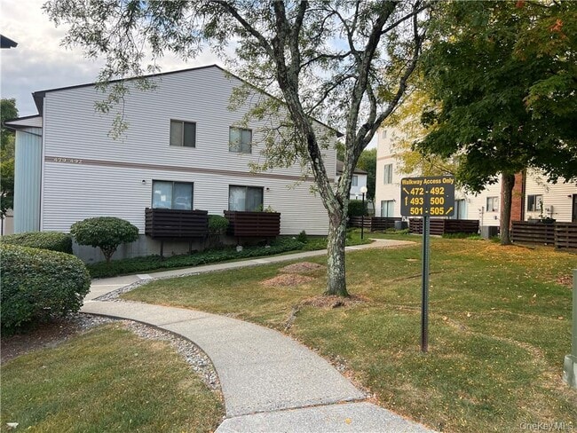 Building Photo - 475 Country Club Ln