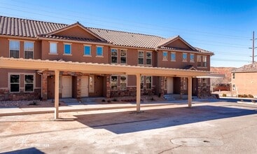 Building Photo - 3 Bedroom Townhome in The Cottages at Foss...