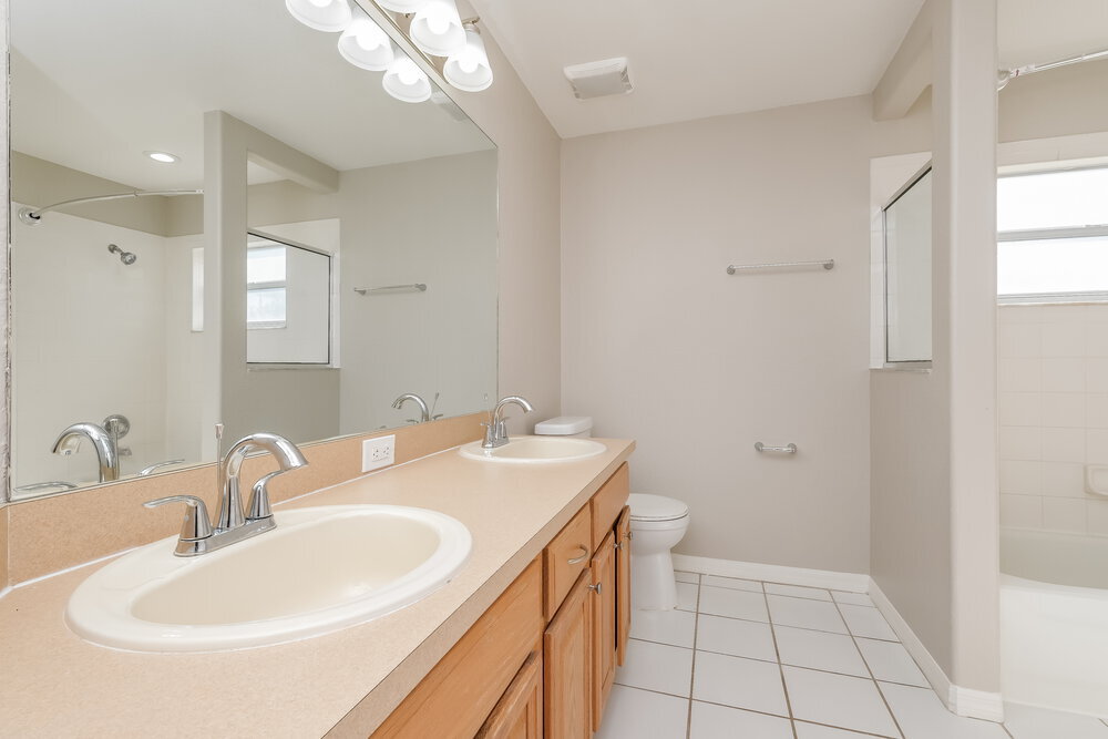 Building Photo - 3720 Hollow Wood Dr