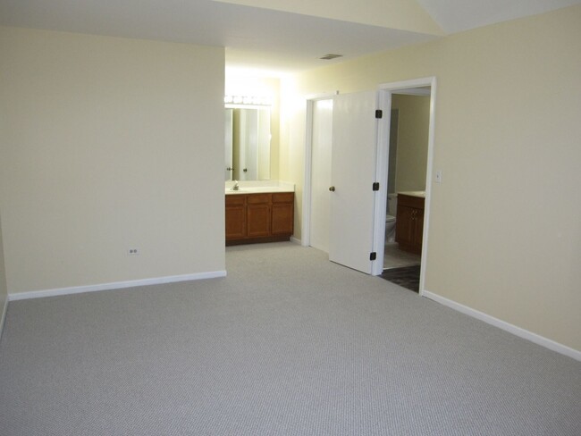 Building Photo - AVAILABE NOW
