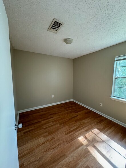 Building Photo - 5071 Baker Blvd