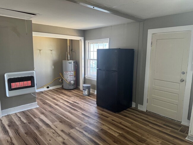 Building Photo - 1533 N Sunrise Dr