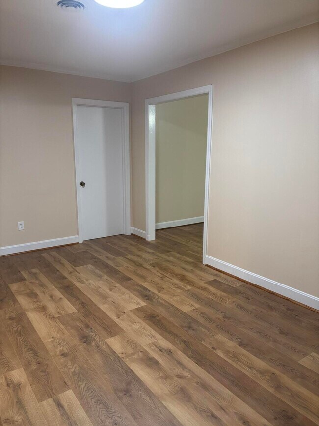 Building Photo - 855 Whatley St