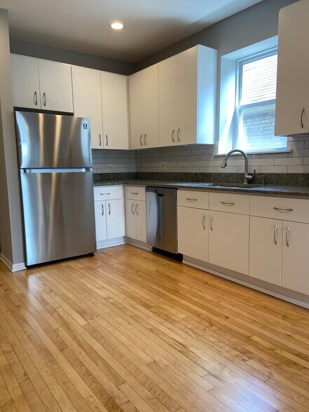 Building Photo - 2112 N Leavitt St