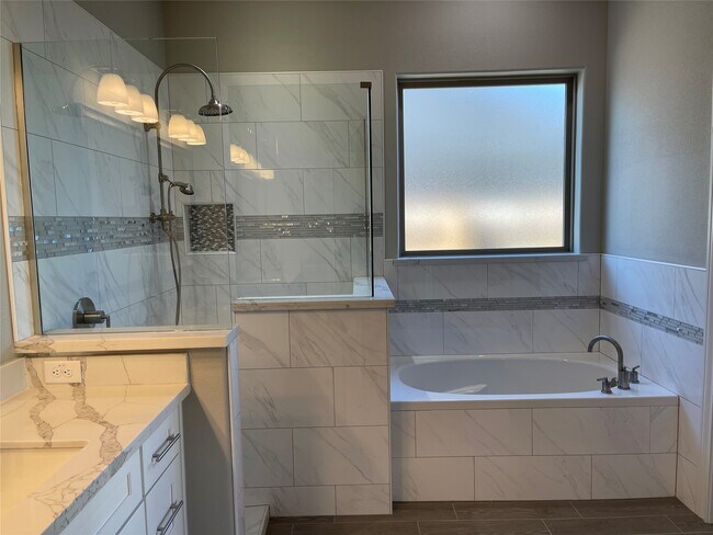 Building Photo - 10440 Dominion Ranch Dr