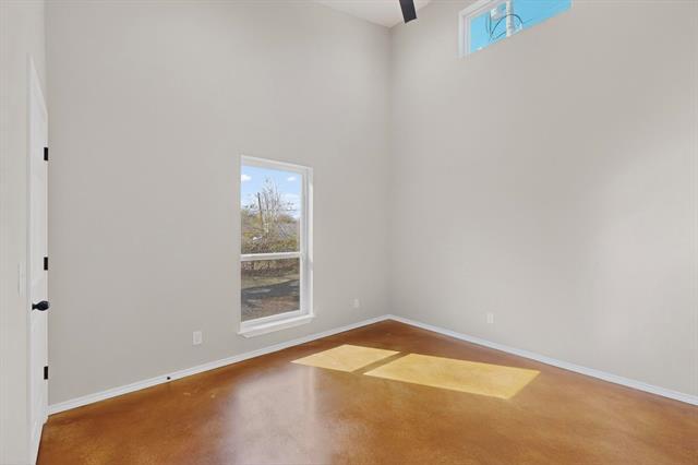 Building Photo - 1471 W Kaufman St