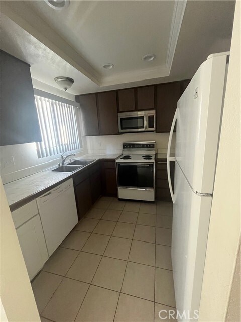 Building Photo - 450 S Ranch View Cir