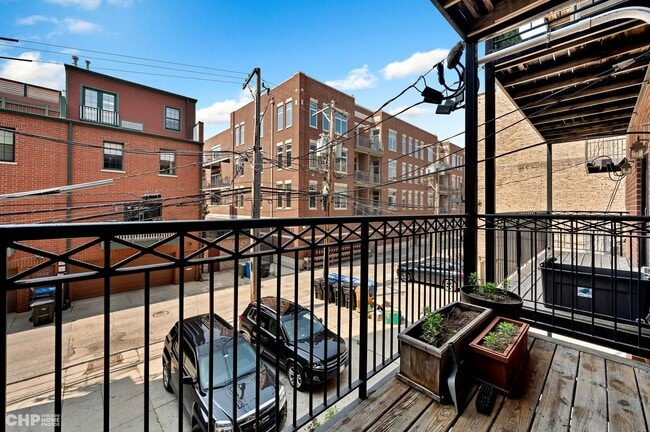 Building Photo - 1035 W Madison St