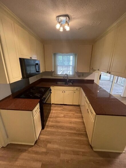 Building Photo - 812 Glen Eden Dr