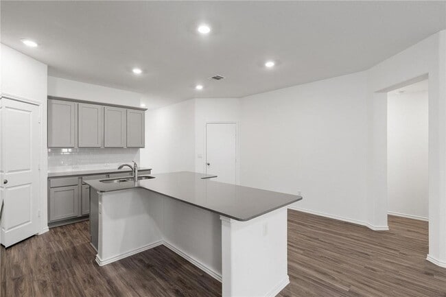 Building Photo - 245 Salt Springs Rd