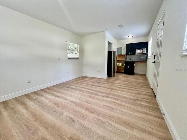 Building Photo - 5037 Lake Howell Rd