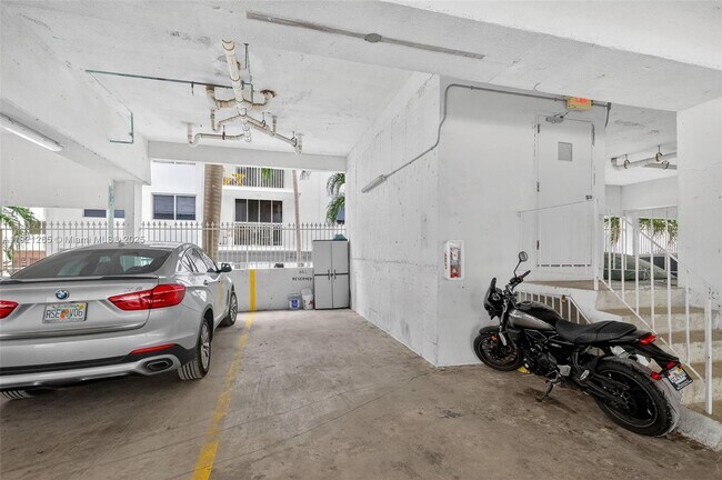 Building Photo - 1331 Lincoln Rd