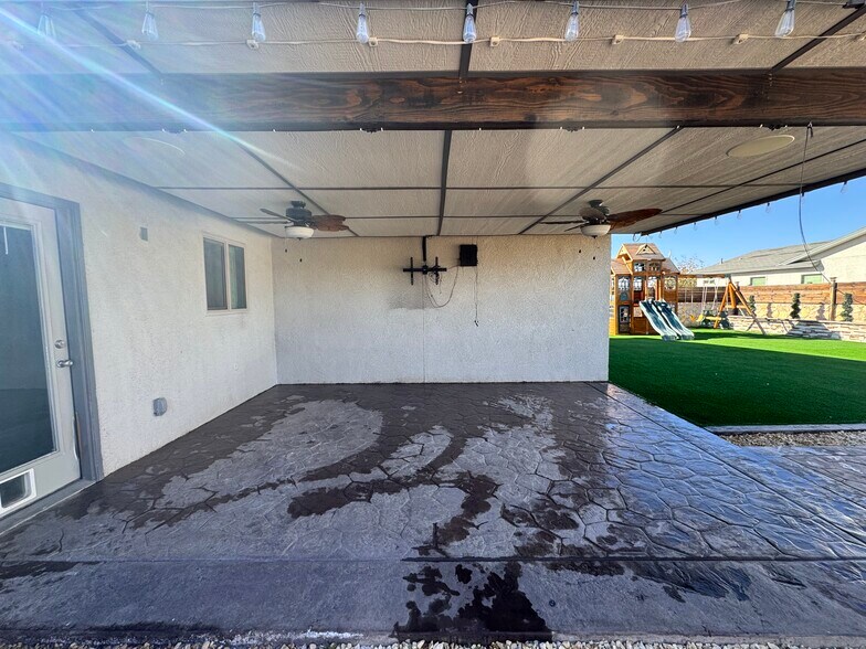 Building Photo - 14233 Escalera Dr