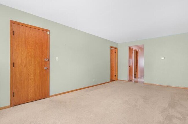 Building Photo - 2520 N Neva Ave