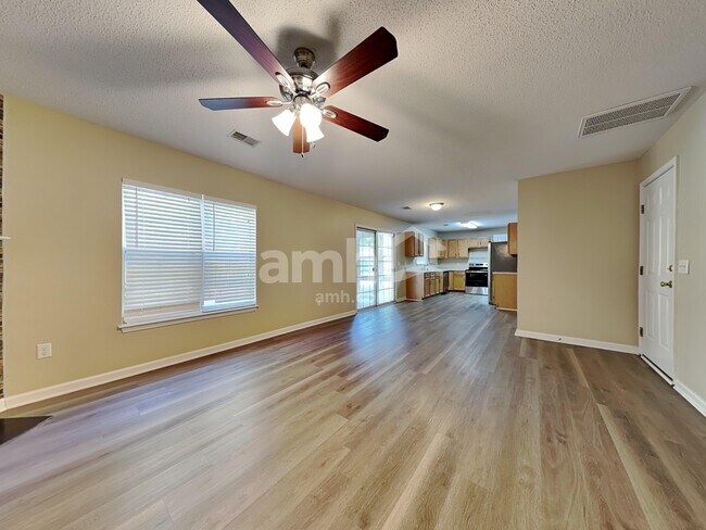 Building Photo - 14 Hidden Lakes Ln