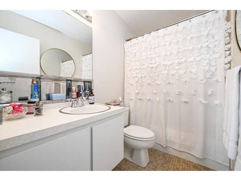 Building Photo - 15 S 1st St