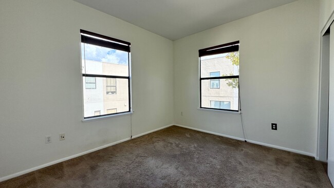 Building Photo - Contemporary 2-Bedroom Condo at the Heart ...