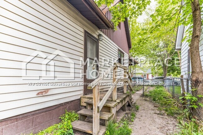 Building Photo - 1445 5th Ave