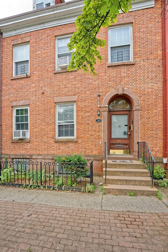 Building Photo - 35 Madison Ave