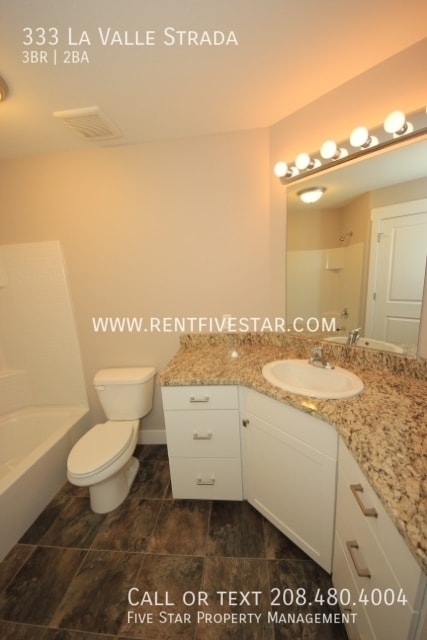 Building Photo - 333 La Valle Strada Ln