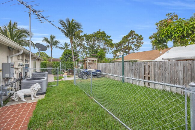 Building Photo - 3865 Vancott Cir