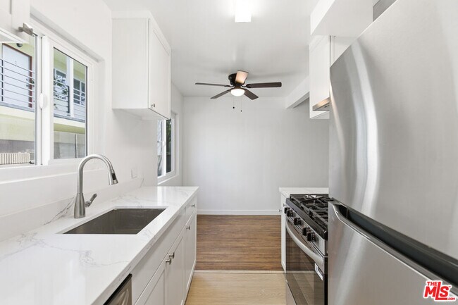 Building Photo - 4921 Coldwater Canyon Ave