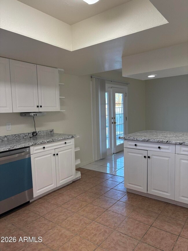 Building Photo - 5440 W Virginia Ave