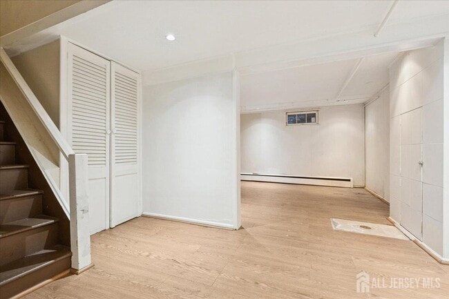 Building Photo - 37 Ireland Ave