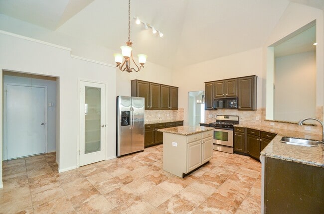 Building Photo - 2218 Millerton Ln