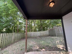 Building Photo - 4 bedroom in gated community w/fenced yard!