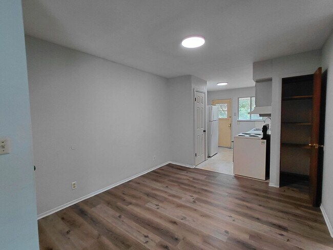 Building Photo - 109 Elliot