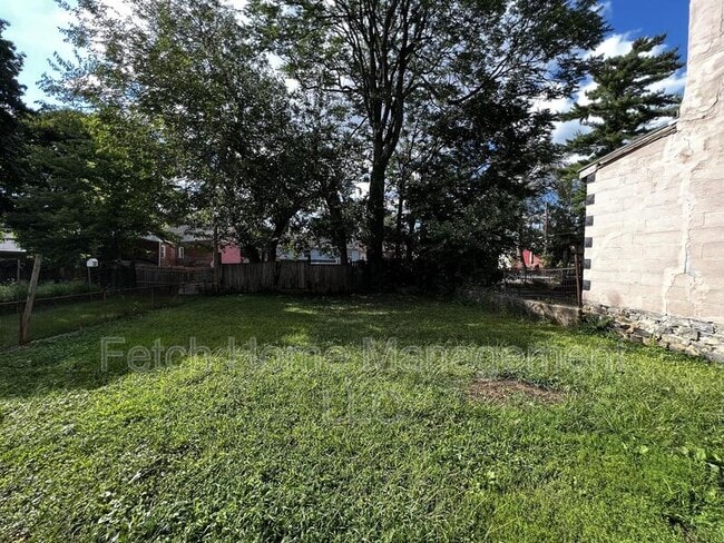 Building Photo - 538 Chester St