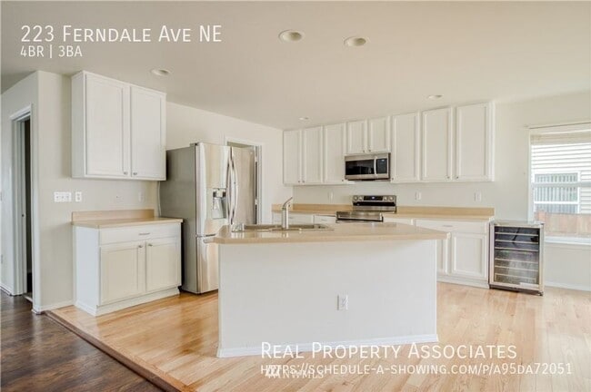 Building Photo - 223 Ferndale Ave NE