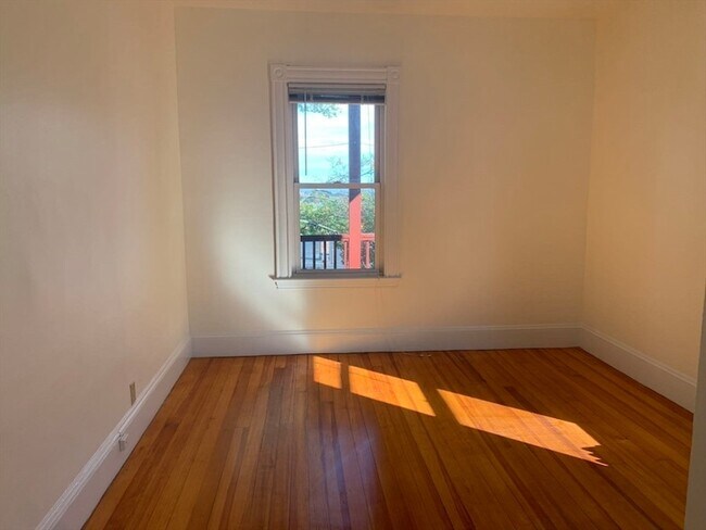 Building Photo - 52 Percival St