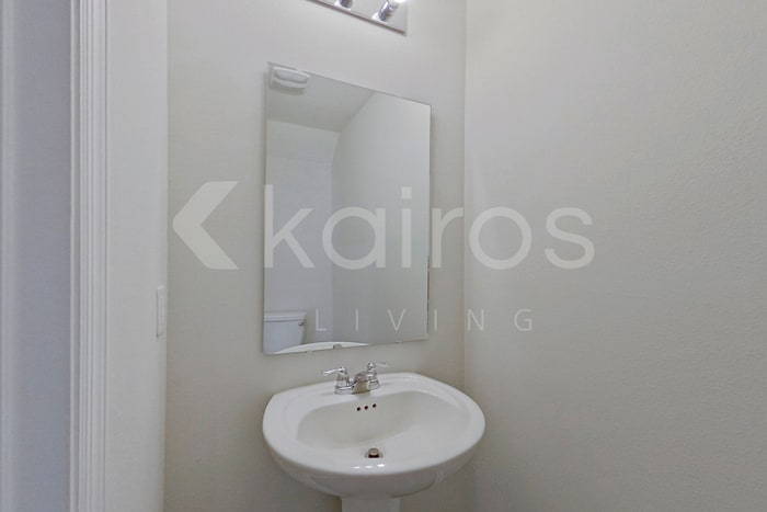 Building Photo - 1802 Nebraska Loop