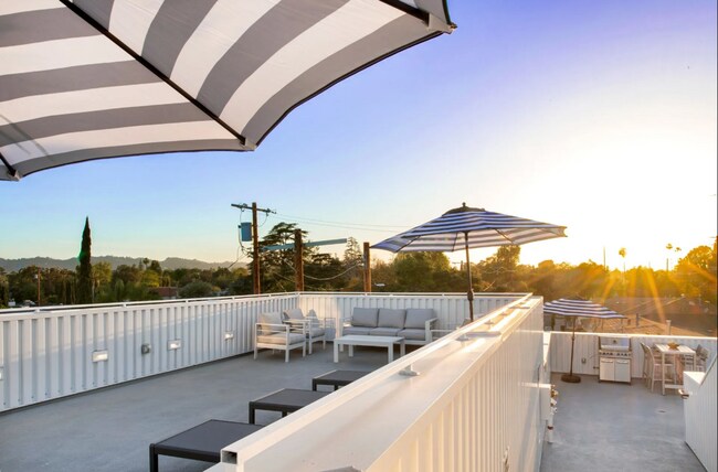 Building Photo - Modern - 2 Story Loft